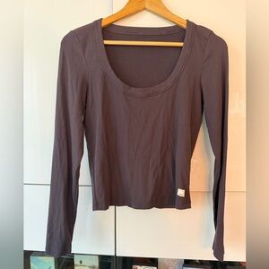 Vuori Women's Long Sleeve Scoop Neck Top in Deep Brown